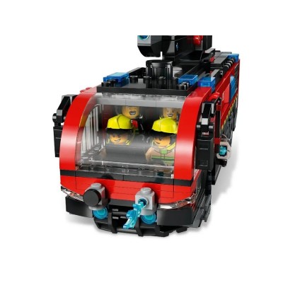 Конструктор LEGO City Пожежна вантажівка в аеропорту