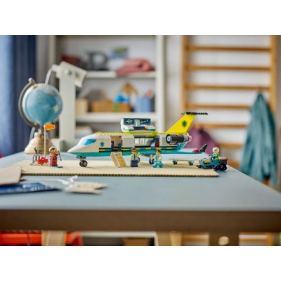 Конструктор LEGO City Літак швидкої медичної допомоги