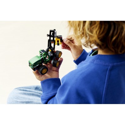 Конструктор LEGO Technic Колісний комбайн John Deere 1470H