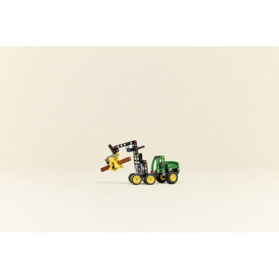 Конструктор LEGO Technic Колісний комбайн John Deere 1470H