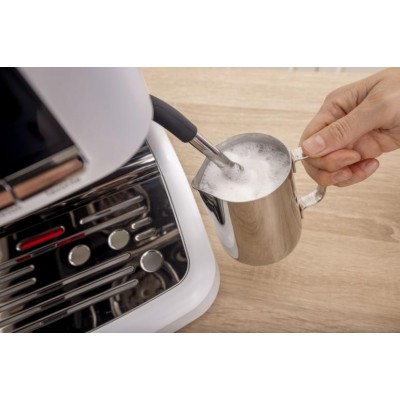 Кавоварка Gorenje ріжкова 2.5л, кавомолка 0,25л, капучинатор, кнопочне керування, білий