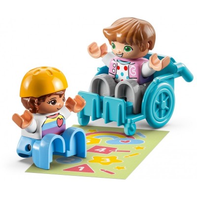 Конструктор LEGO DUPLO Town Життя в дитячому садку