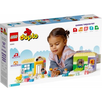 Конструктор LEGO DUPLO Town Життя в дитячому садку