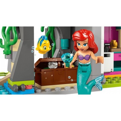 Конструктор LEGO Disney Princess Замок принцеси та королівські улюбленці