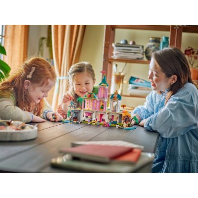 Конструктор LEGO Disney Princess Замок принцеси та королівські улюбленці