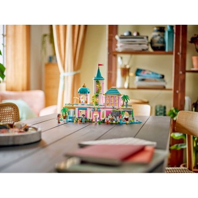 Конструктор LEGO Disney Princess Замок принцеси та королівські улюбленці