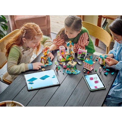 Конструктор LEGO Disney Princess Замок принцеси та королівські улюбленці