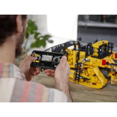 Конструктор LEGO Technic Бульдозер Cat D11 на пульті управління 42131