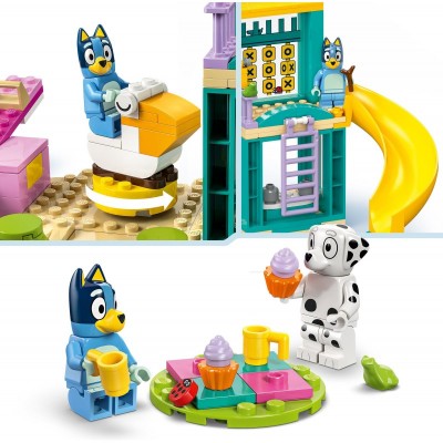 Конструктор LEGO Bluey Веселощі з Блуї та Хлоєю на ігровому майданчику