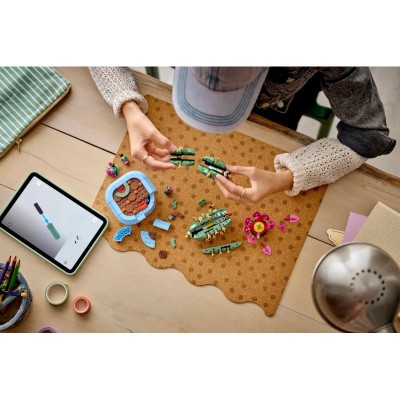 Конструктор LEGO Botanicals  Цвітіння кактуса