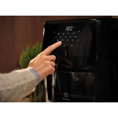 Мультипіч Electrolux 1800Вт, чаша-12л, сенсорне керування, 12 авто. програм, віконце, пластик, чорний Мультипіч Electrolux 1800Вт, чаша-12л, сенсорне керування, 12 авто. програм, віконце, пластик, чорний