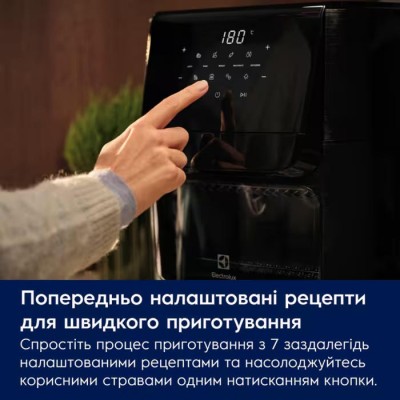 Мультипіч Electrolux 1800Вт, чаша-12л, сенсорне керування, 12 авто. програм, віконце, пластик, чорний Мультипіч Electrolux 1800Вт, чаша-12л, сенсорне керування, 12 авто. програм, віконце, пластик, чорний