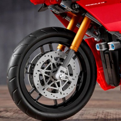 Конструктор LEGO Technic Ducati Panigale V4 R 0 646 детали (42107)