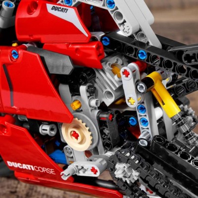 Конструктор LEGO Technic Ducati Panigale V4 R 0 646 детали (42107)