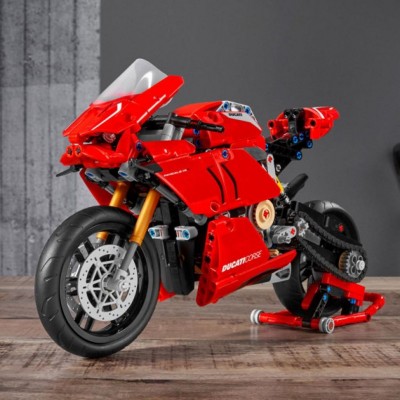 Конструктор LEGO Technic Ducati Panigale V4 R 0 646 детали (42107)