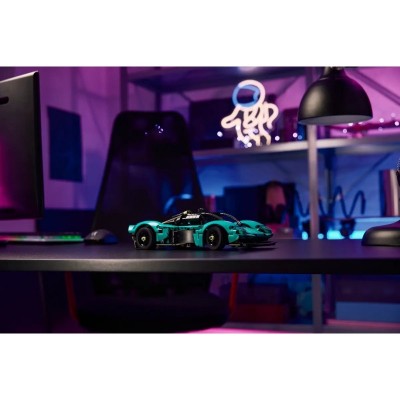 Конструктор LEGO Technic Aston Martin Valkyrie