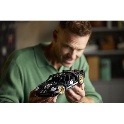 Конструктор LEGO Technic Автомобіль для перегонів Ford GT40 MKII 1966 року