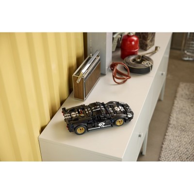 Конструктор LEGO Technic Автомобіль для перегонів Ford GT40 MKII 1966 року