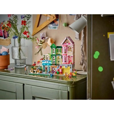 Конструктор LEGO Friends Хартлейк-Сіті. Квартири і крамниці