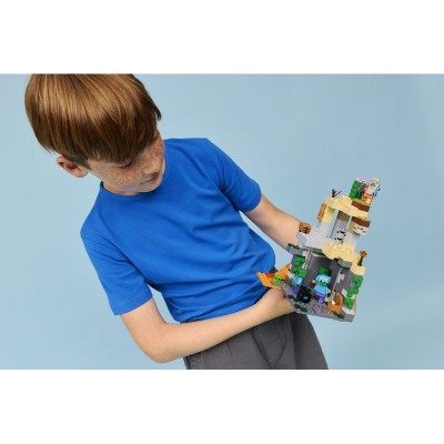 Конструктор LEGO Minecraft Підземелля зомбі