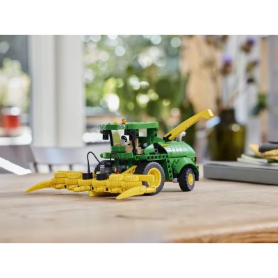 Конструктор LEGO Technic Кормозбиральний комбайн John Deere 9700