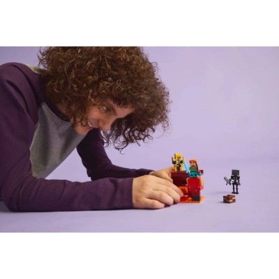 Конструктор LEGO Minecraft Битва з лавою у Незері