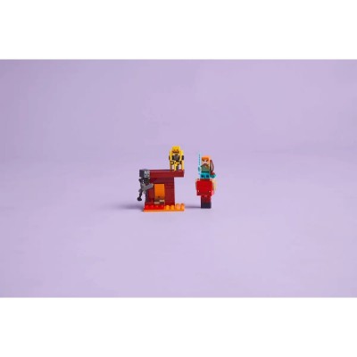Конструктор LEGO Minecraft Битва з лавою у Незері