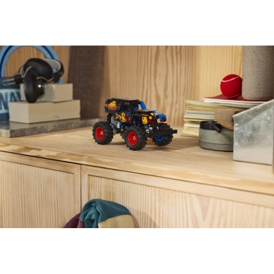 Конструктор LEGO Technic Monster Jam™ Grave Digger™ Вогонь і лід Конструктор LEGO Technic Monster Jam™ Grave Digger™ Вогонь і лід