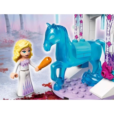Конструктор LEGO Disney Princess Ельза та крижана конюшня Нокка