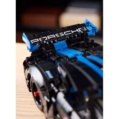 Конструктор LEGO Technic Автомобіль для перегонів Porsche GT4 e-Performance