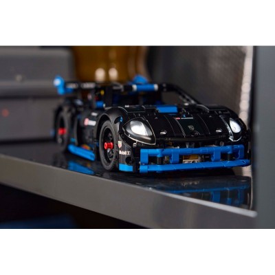 Конструктор LEGO Technic Автомобіль для перегонів Porsche GT4 e-Performance