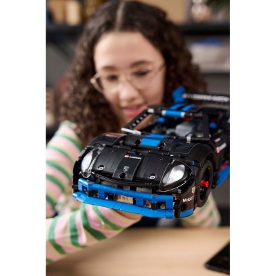 Конструктор LEGO Technic Автомобіль для перегонів Porsche GT4 e-Performance