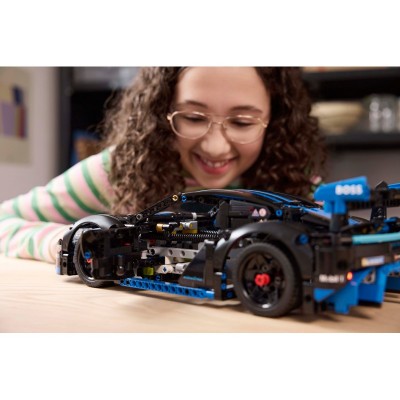 Конструктор LEGO Technic Автомобіль для перегонів Porsche GT4 e-Performance