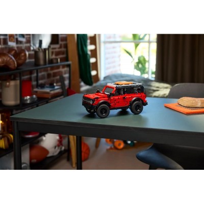 Конструктор LEGO Technic Позашляховик Ford Bronco