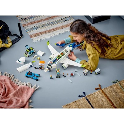 Конструктор LEGO City Пасажирський літак
