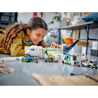Конструктор LEGO City Пасажирський літак