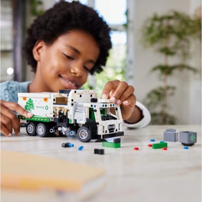 Конструктор LEGO Technic Сміттєвоз Mack® LR Electric