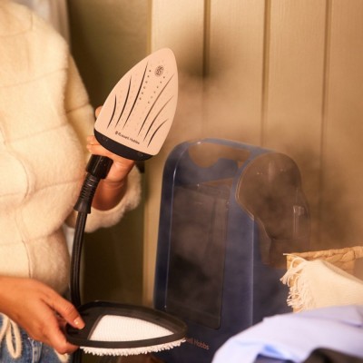 Відпарювач Russell Hobbs Genie Maestro, 1700Вт, 750мл, паровий удар -20гр, верт. відпарювання, керам. підошва, синій Відпарювач Russell Hobbs Genie Maestro, 1700Вт, 750мл, паровий удар -20гр, верт. відпарювання, керам. підошва, синій