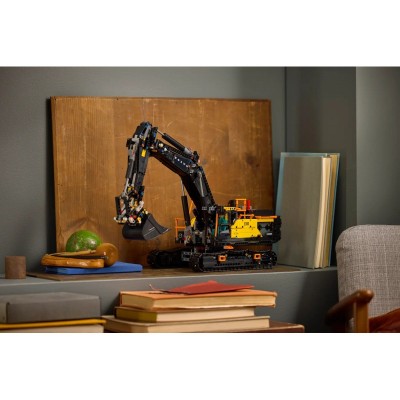 Конструктор LEGO Technic Екскаватор Volvo EC500 Hybrid