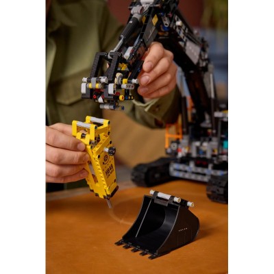 Конструктор LEGO Technic Екскаватор Volvo EC500 Hybrid