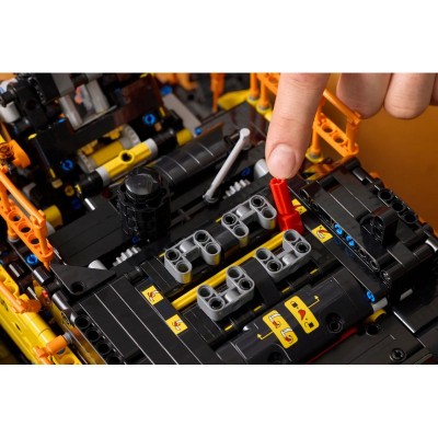 Конструктор LEGO Technic Екскаватор Volvo EC500 Hybrid