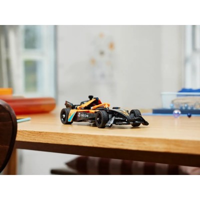 Конструктор LEGO Technic Автомобіль для перегонів NEOM McLaren Formula E