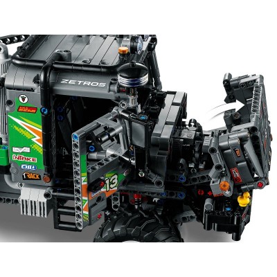 Конструктор LEGO Technic Повнопривідна вантажівка для випробувань Mercedes-Benz Zetros