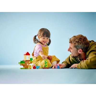 Конструктор LEGO DUPLO Peppa Pig Сад і будиночок на дереві Пеппи