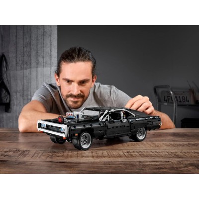 Конструктор LEGO Technic Dodge Charger Домініка Торетто