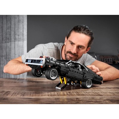 Конструктор LEGO Technic Dodge Charger Домініка Торетто