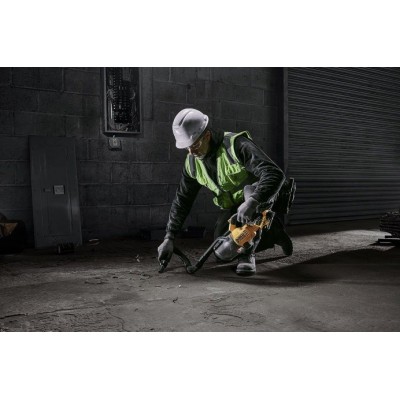 Пилосос акумуляторний DeWalt 18B XR Li-lon D318мм контейнер 0.л 217л/с 1.5кг без АКБ та ЗП