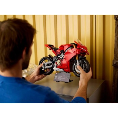 Конструктор LEGO Technic Мотоцикл Ducati Panigale V4 S
