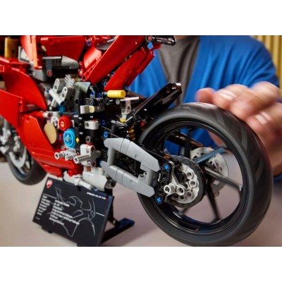 Конструктор LEGO Technic Мотоцикл Ducati Panigale V4 S