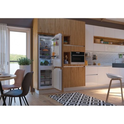 Холодильник Gorenje вбудований з нижн. мороз., 177х55х54см, 2 двері,180(68)л, А++, NF+, Зона св-ті, Внутр. Диспл, Біли